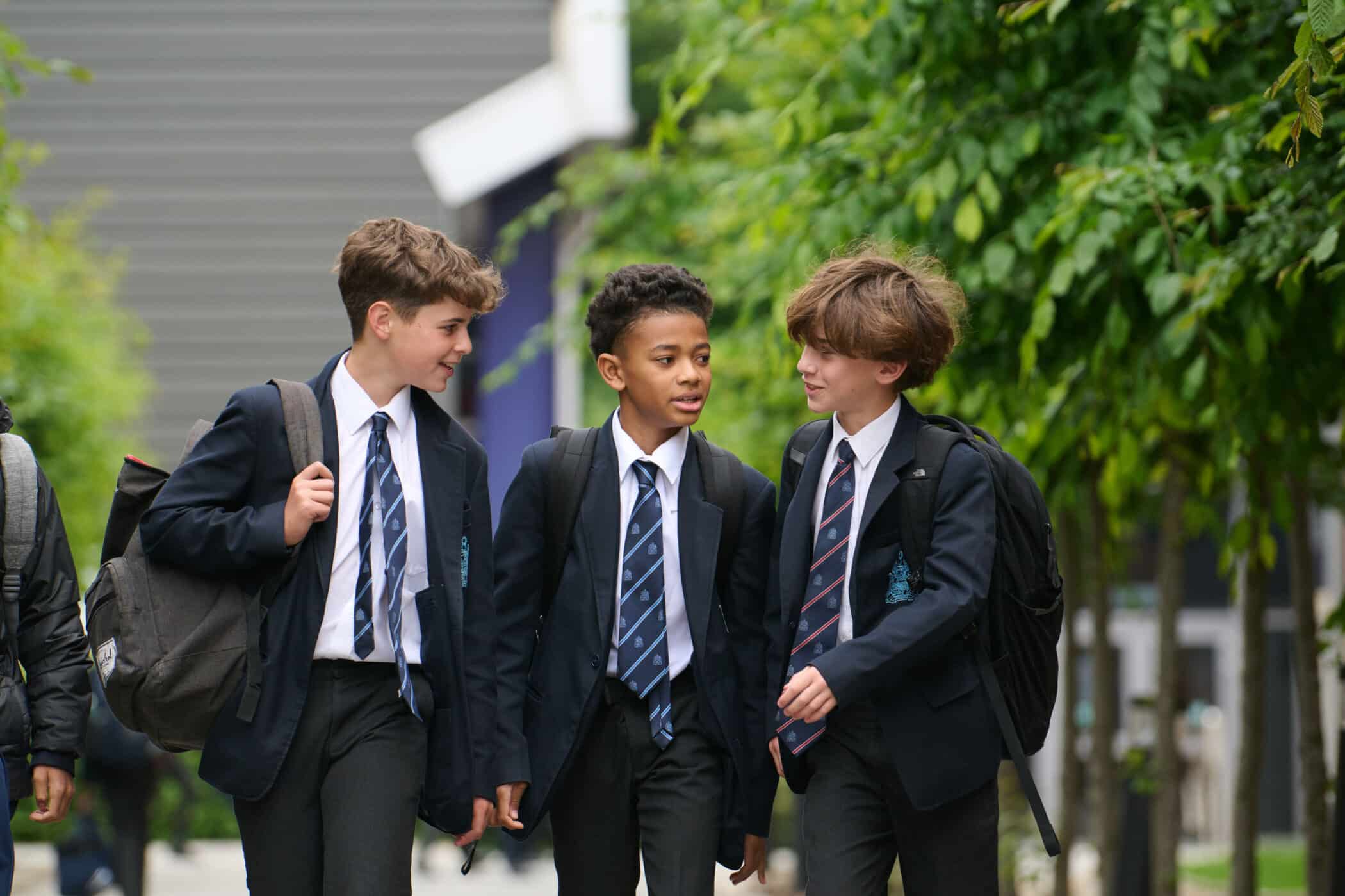 Jak ubrać chłopca na rozpoczęcie roku szkolnego?